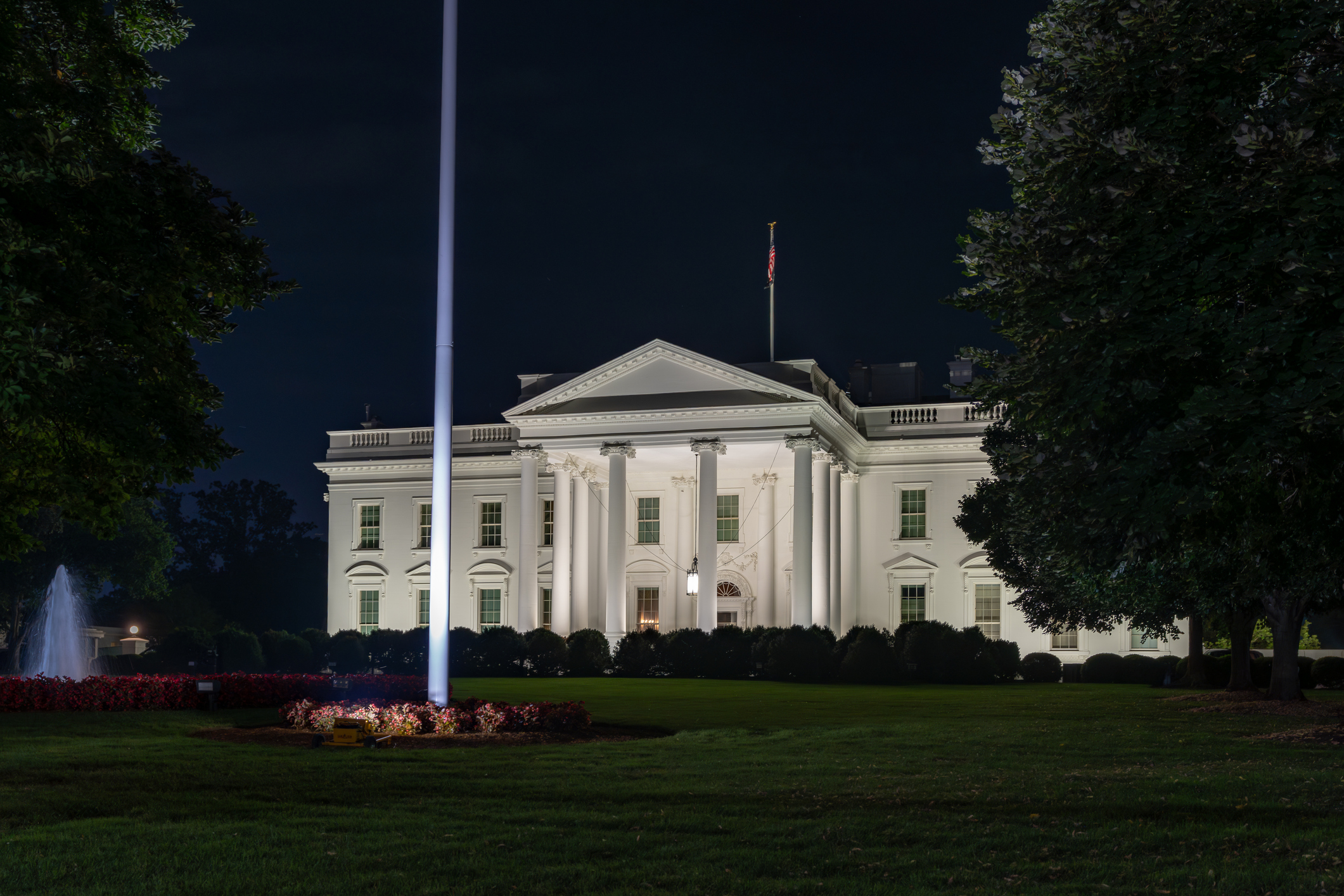 Night photo of the White House with the newly installed flag pole.